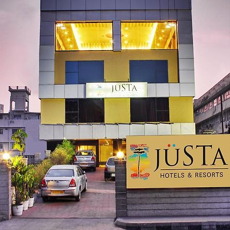 ​Justa Hyderabad Hotel Buitenkant foto