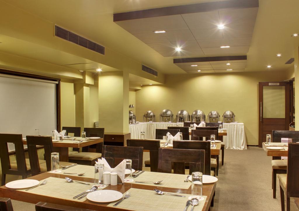 ​Justa Hyderabad Hotel Buitenkant foto