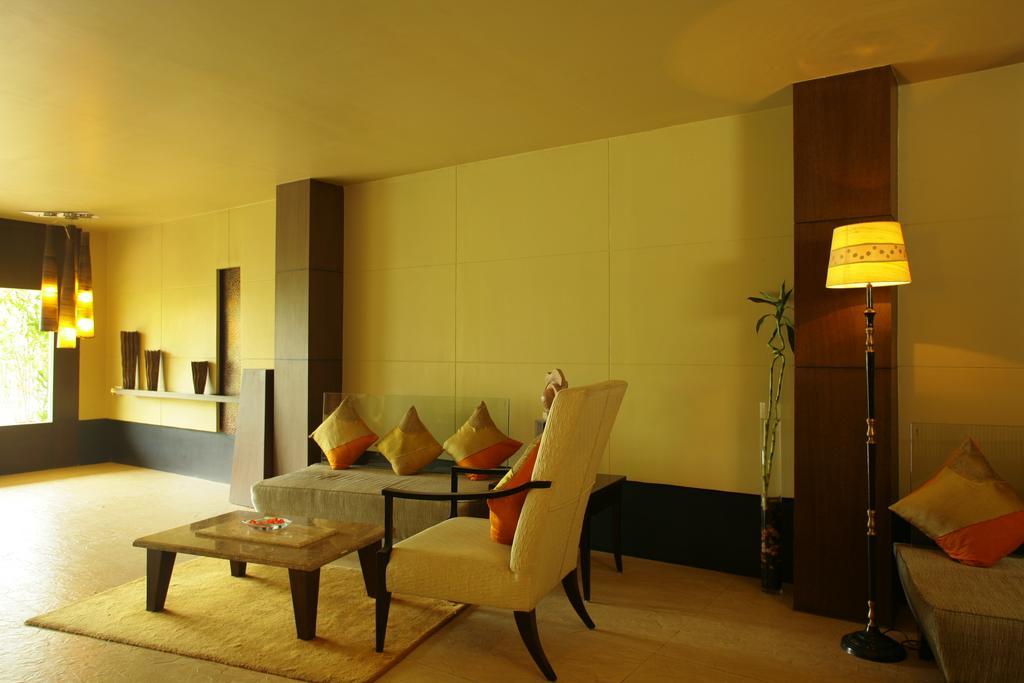 ​Justa Hyderabad Hotel Buitenkant foto