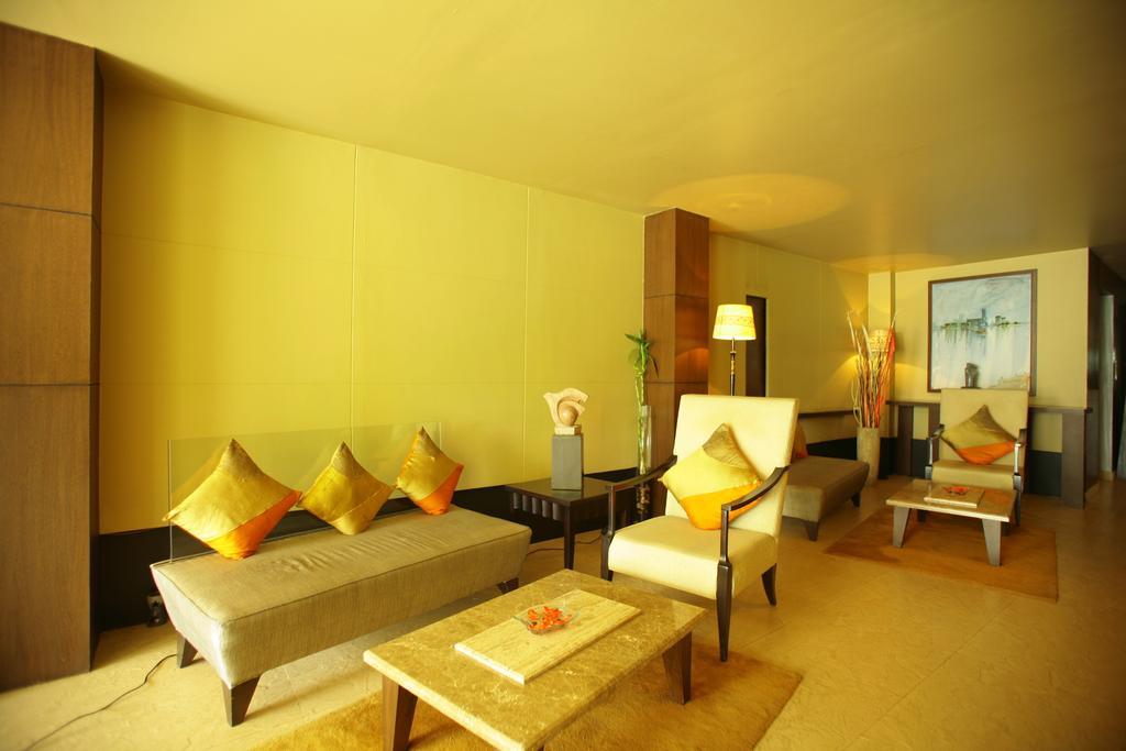 ​Justa Hyderabad Hotel Buitenkant foto