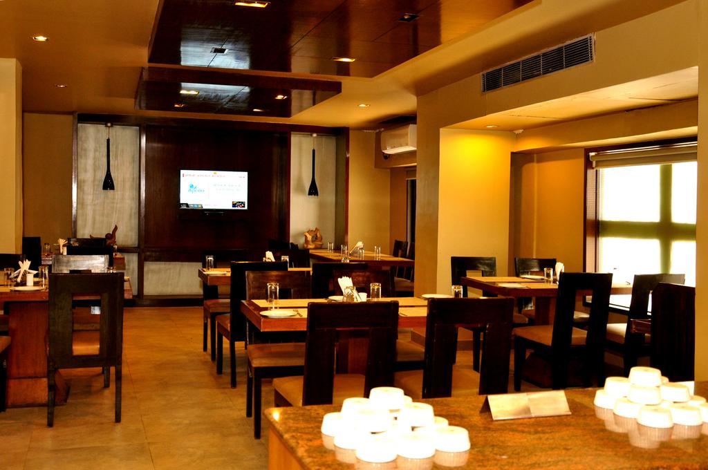 ​Justa Hyderabad Hotel Buitenkant foto