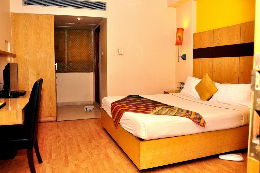 ​Justa Hyderabad Hotel Buitenkant foto