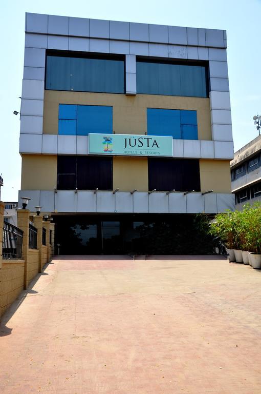 ​Justa Hyderabad Hotel Buitenkant foto