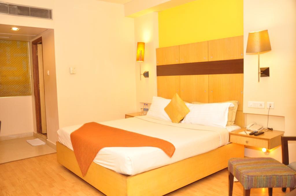 ​Justa Hyderabad Hotel Buitenkant foto