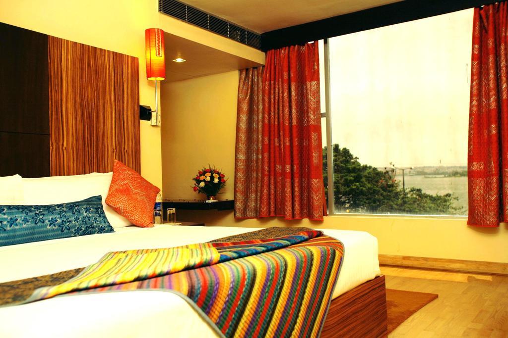 ​Justa Hyderabad Hotel Buitenkant foto