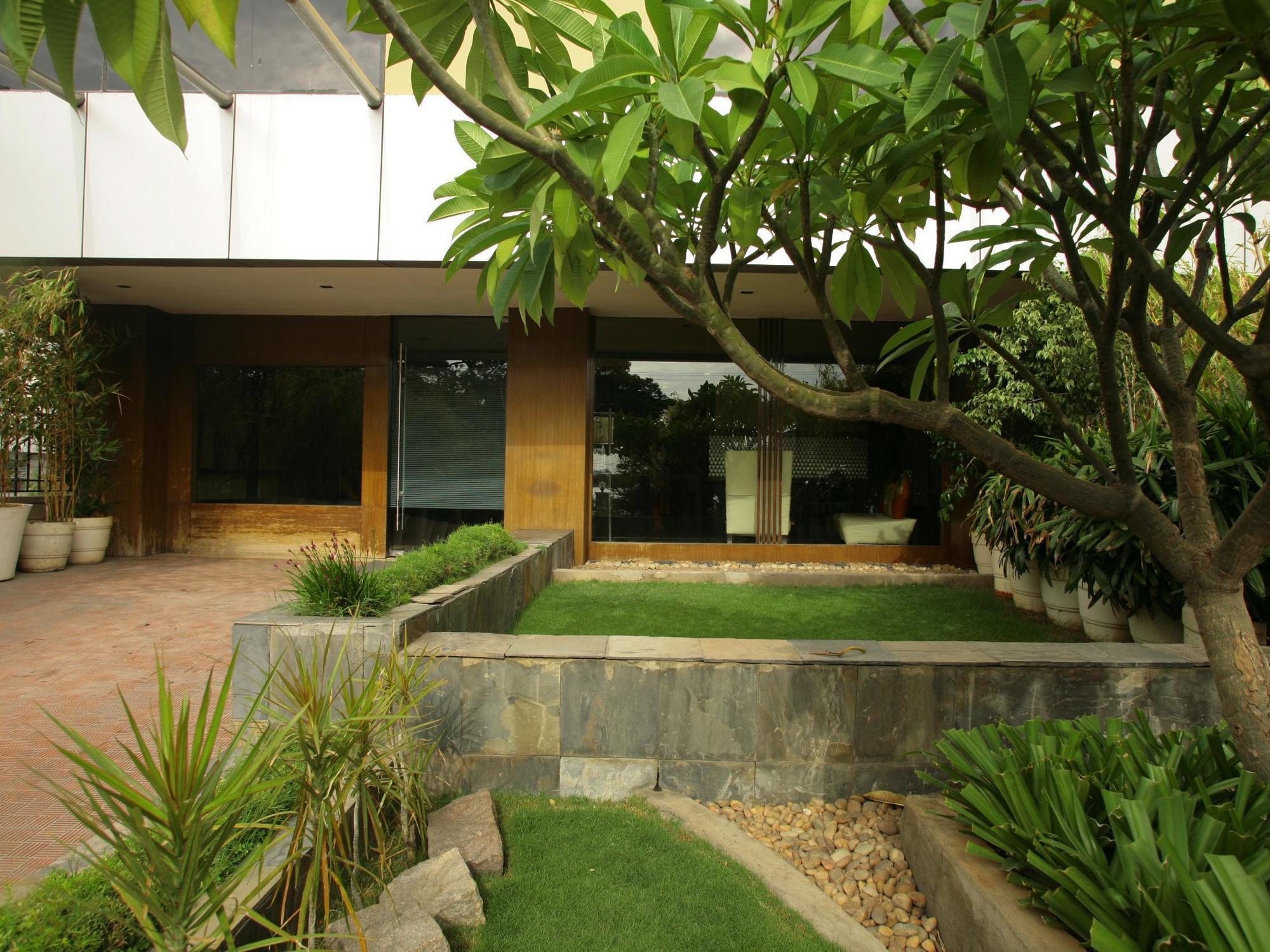 ​Justa Hyderabad Hotel Buitenkant foto