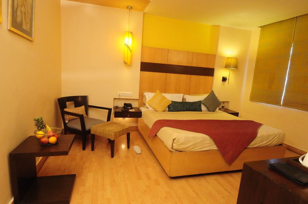 ​Justa Hyderabad Hotel Buitenkant foto