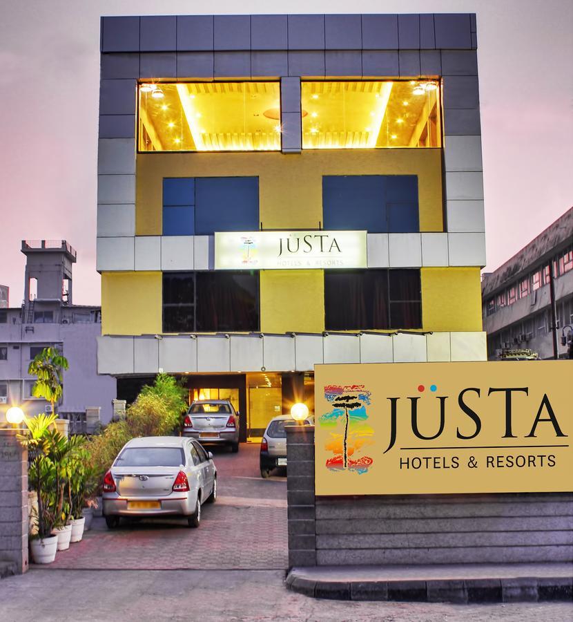 ​Justa Hyderabad Hotel Buitenkant foto