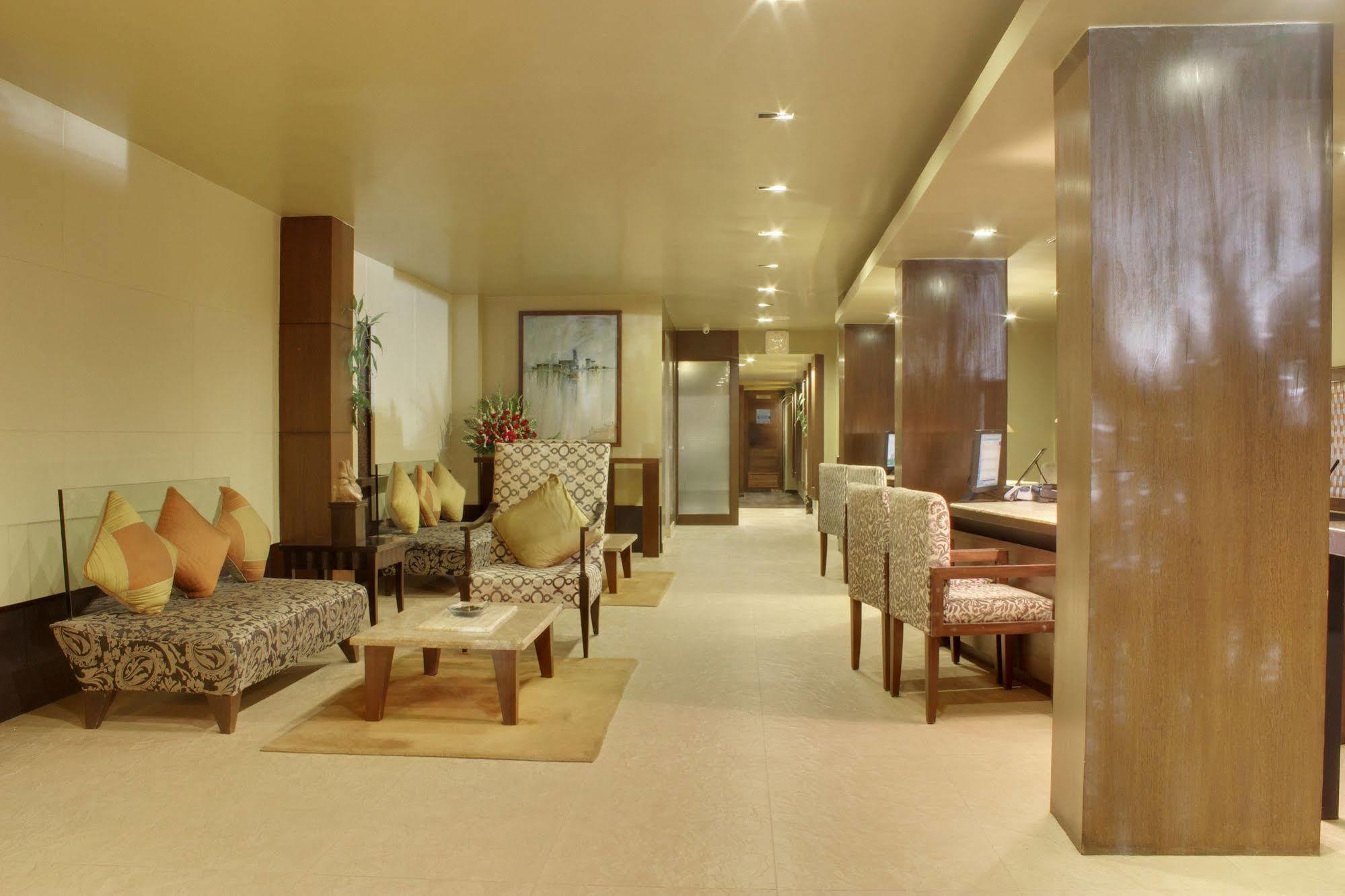 ​Justa Hyderabad Hotel Buitenkant foto