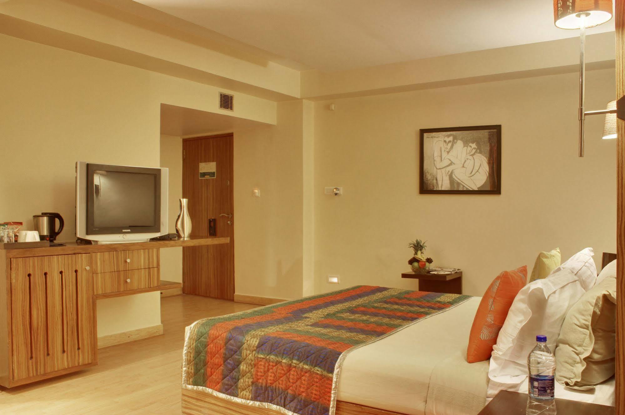 ​Justa Hyderabad Hotel Buitenkant foto