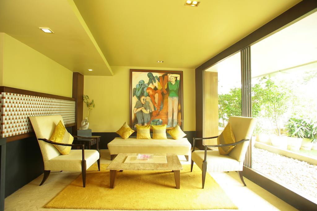 ​Justa Hyderabad Hotel Buitenkant foto