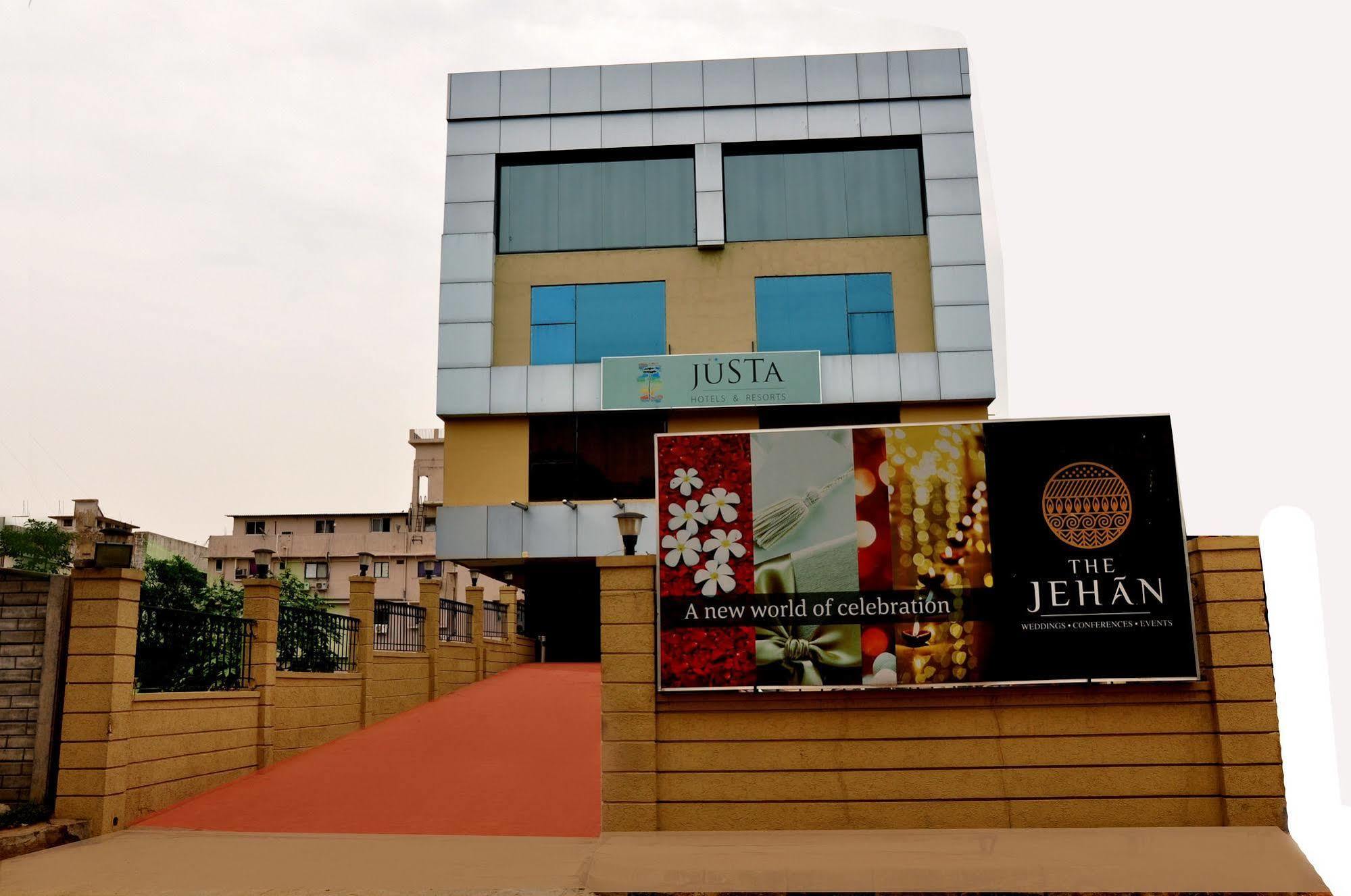 ​Justa Hyderabad Hotel Buitenkant foto
