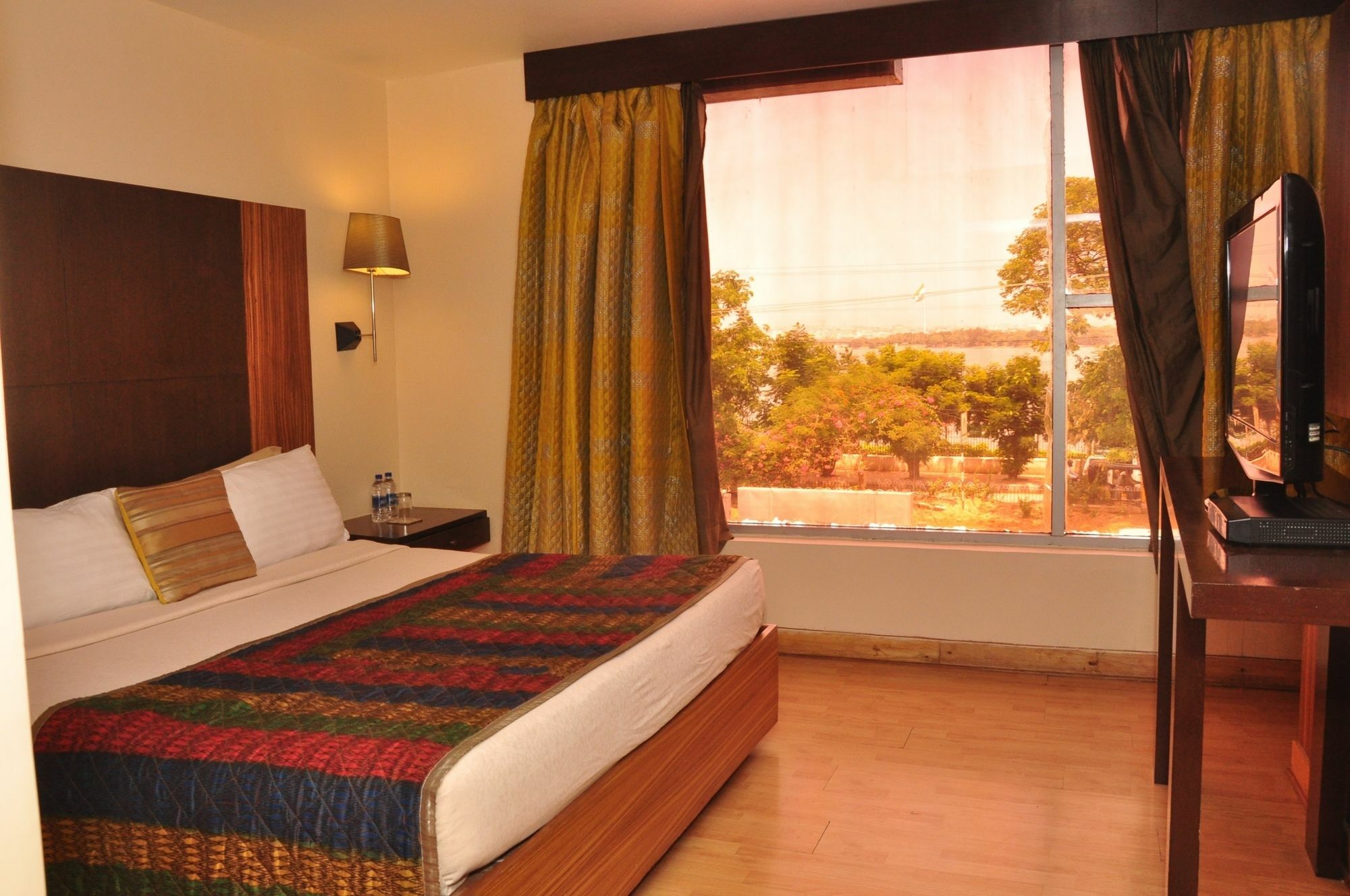 ​Justa Hyderabad Hotel Buitenkant foto